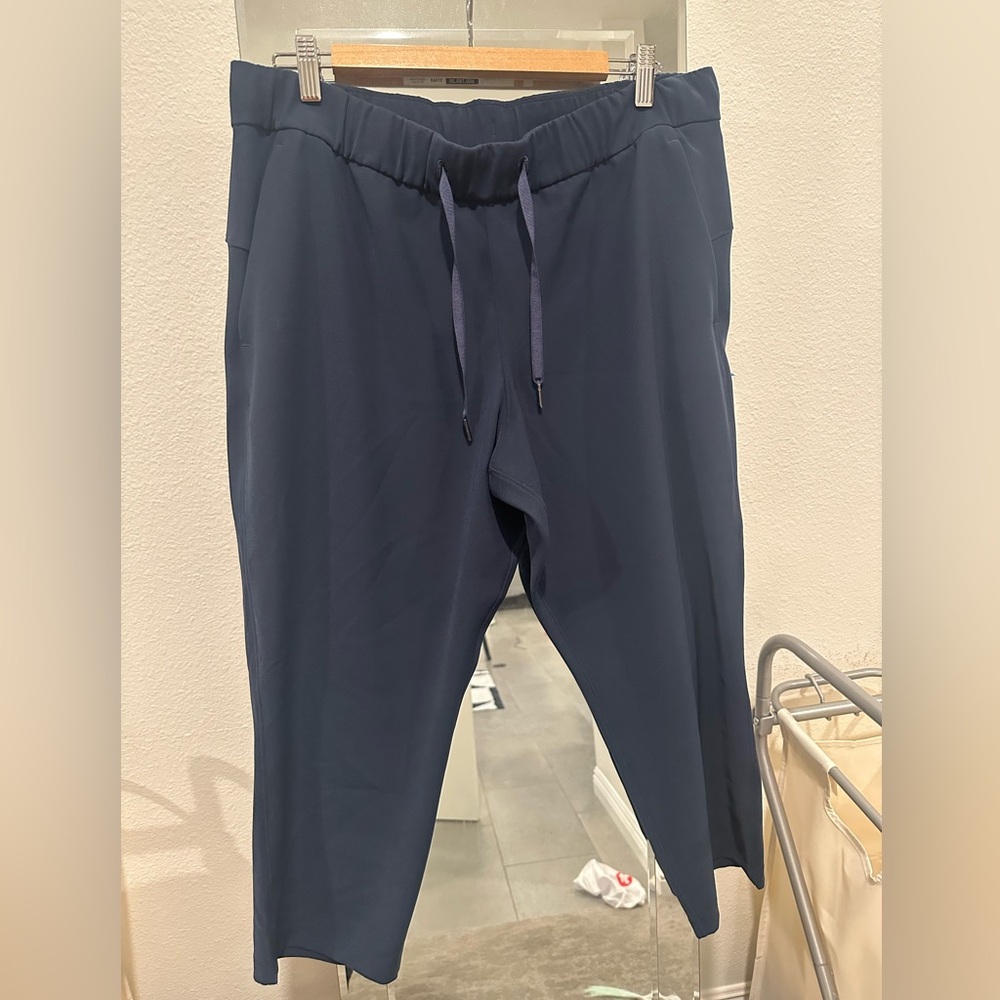Women's navy Lululemon stretch cropped trousers - sz 12